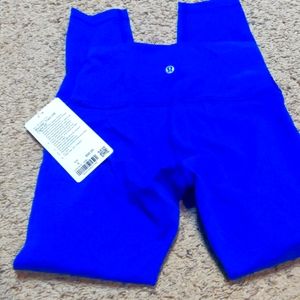 Wunder trains in cerulean 💙 blue.